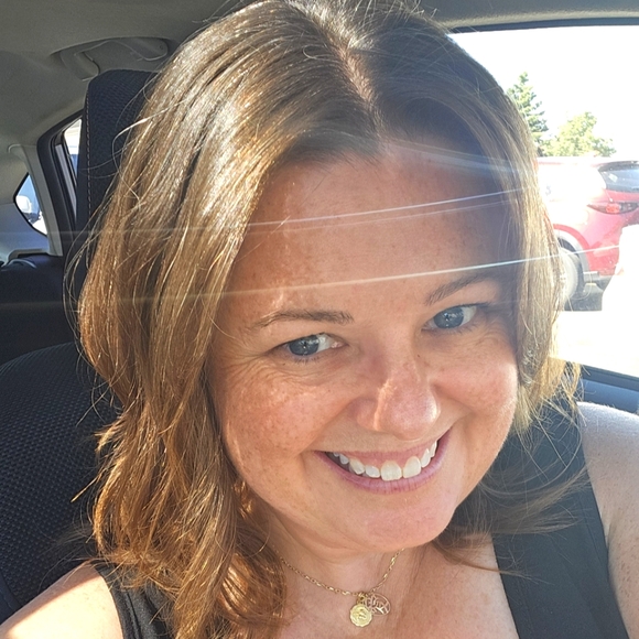 Meet your Posher, Lisa - Picture 1 of 1